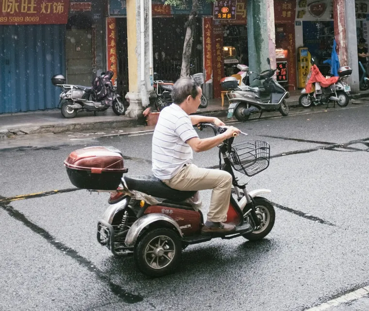 The Ultimate Guide to Choosing a Mobility Scooter for Seniors